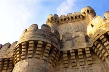 Mardakan 'da dört köşeli güzel bir kale. Azerbaycan.