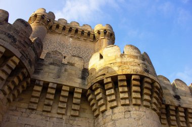 Mardakan 'da dört köşeli güzel bir kale. Azerbaycan.