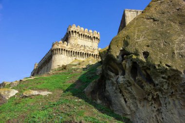 Raman 'da bir dağda eski bir kale, 12-14 yüzyıl. Bakü. Azerbaycan.