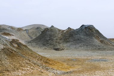 Dağlardaki güzel çamur volkanları. Gobustan. Azerbaycan.