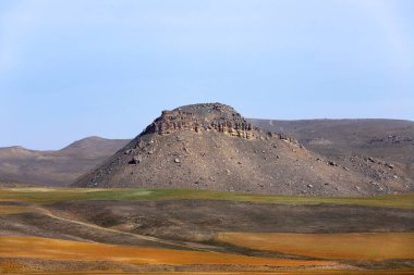 Gobustan dağlarının güzel yaz tatili. Azerbaycan.