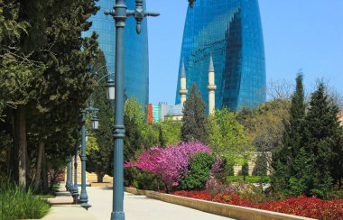 Bakü. Azerbaycan. 04.30.2017 yıl. Upland Park 'taki güzel cami..