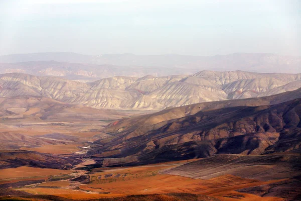Όμορφο Καλοκαιρινό Ανάγλυφο Των Βουνών Γκομπούσταν Αζερμπαϊτζάν — Φωτογραφία Αρχείου