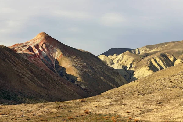 Όμορφα Κόκκινα Βουνά Στην Περιοχή Khizi Αζερμπαϊτζάν — Φωτογραφία Αρχείου