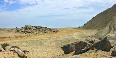 Sangachaly kasabası yakınlarında güzel bir dağ. Azerbaycan