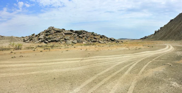 Sangachaly kasabası yakınlarında güzel bir dağ. Azerbaycan