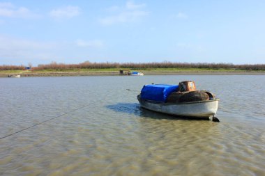Petrol vardı. Azerbaycan. 03.12.2017 yıl. Köye gitmek için Kura Nehri 'ni geçiyoruz..