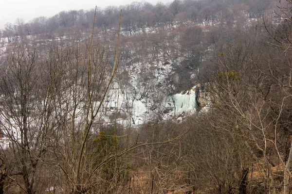 Zmrzlý Vodopád Horách Vesnice Gryzdakhnya Ázerbájdžán — Stock fotografie