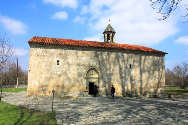 Pessoas Entram Numa Igreja Aldeia Kish Azerbaijão — Fotografia de Stock