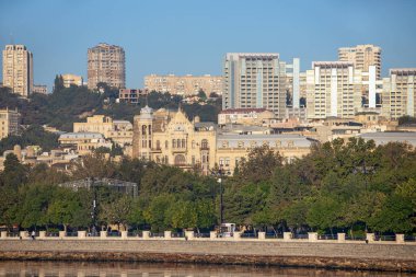 Bakü. Azerbaycan. 09.05.2020 yıl. Bulvardaki ünlü Zhemchuzhina Kafe 'si..
