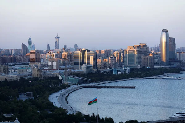 Miasto Baku Azerbejdżan Rok 2020 Ostatnie Promienie Wieczoru Spadają Miasto — Zdjęcie stockowe