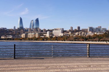 Şehir merkezindeki güzel Primorsky Bulvarı. Bakü. Azerbaycan. 