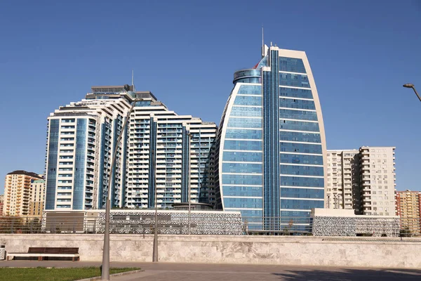 Πόλη Του Μπακού Αζερμπαϊτζάν 2020 Έτος Σύγχρονα Κτίρια Δίπλα Στη — Φωτογραφία Αρχείου