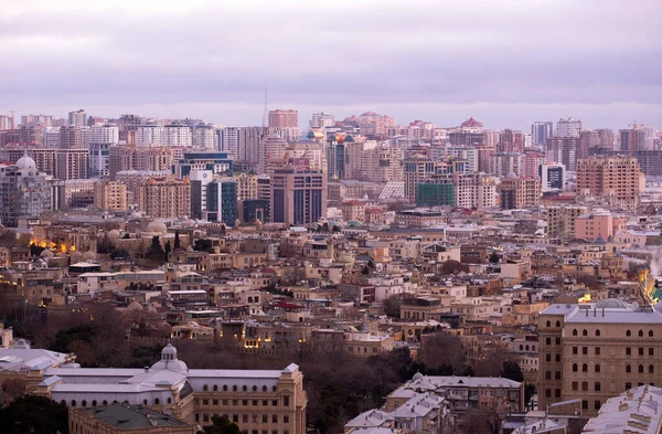 Баку Азербайджан 2021 Старый Город Новые Высотные Здания Стоковая Картинка