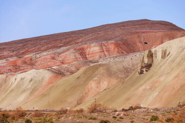 赤い縞の美しい山 キジ地方 アゼルバイジャン — ストック写真