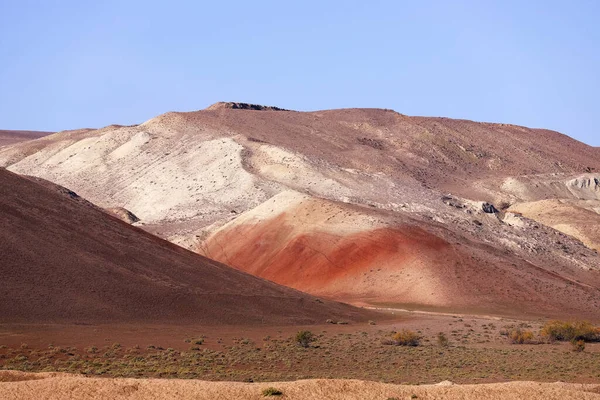 Lindas Montanhas Com Listras Vermelhas Região Khizi Azerbaijão — Fotografia de Stock