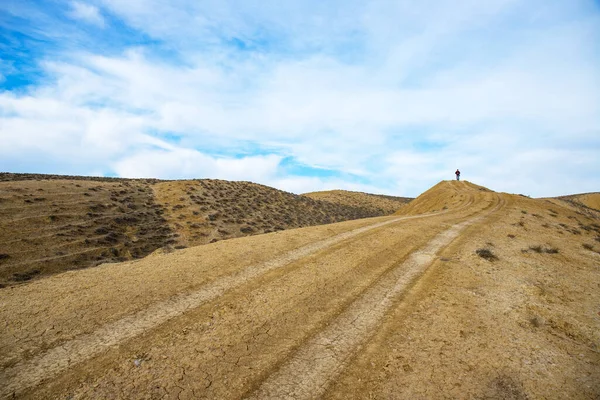 Sangachaly Kasabasından Çok Uzak Olmayan Kanyon Yakınlarındaki Dağlarda Bir Yol — Stok fotoğraf