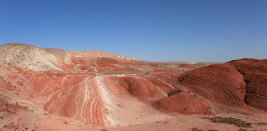 Khizi 'de farklı renkte güzel dağlar var. Khizi bölgesi. Azerbaycan.
