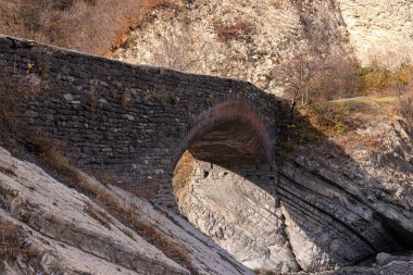 19. yüzyılın eski Ulu Köprüsü Gakh 'ta. Azerbaycan.
