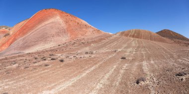Khizi 'de farklı renkte güzel dağlar var. Khizi bölgesi. Azerbaycan.