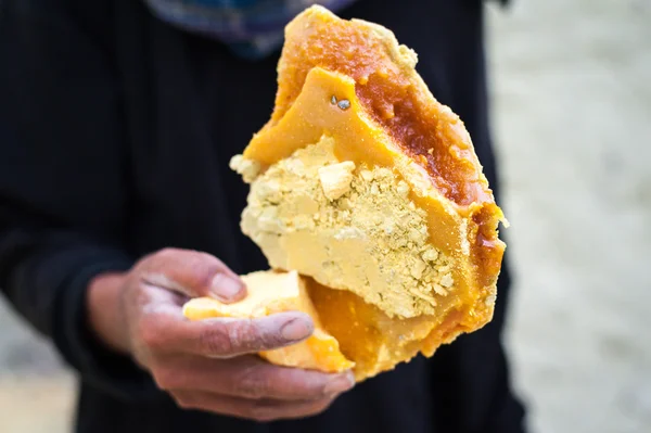 A miner showing a piece of sulpher — Stock Photo, Image