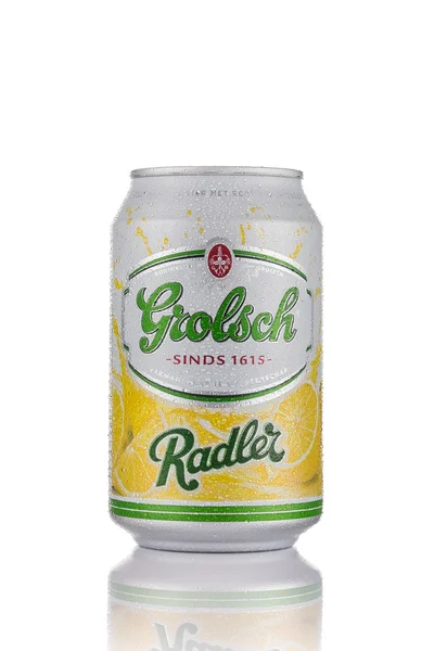 Можна Grolsch Radler пива, ізольовані на білому фоні. — стокове фото