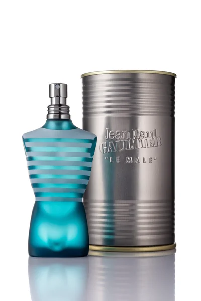 Flasche Jean Paul Gaultier "le male" Parfüm isoliert auf weißem Hintergrund. Stockbild