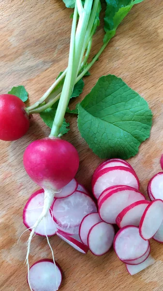 Dois Rabanetes Perto Legumes Raiz Precoce Para Fazer Salada Vitamina — Fotografia de Stock