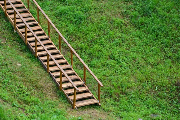 Eine Holztreppe Führt Den Hügel Hinauf Mit Der Treppe Einen — Stockfoto