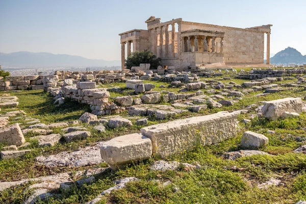 希腊雅典雅典卫城其他建筑物的遗迹与 始祖记 的转角处 — 图库照片