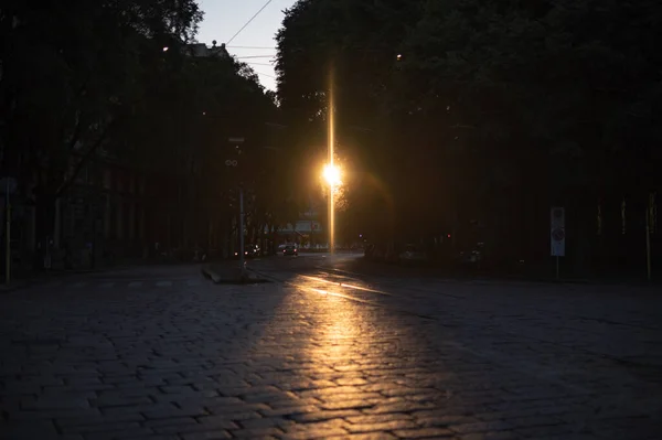 Порожня Вулиця Мілана Низький Вуличний Промінчик Освітленої Дороги — стокове фото