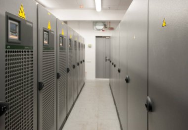 Sunucu odası. Yukarı birimlerin satırları.