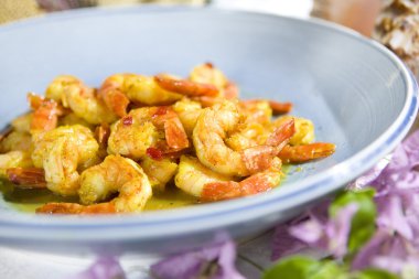 Baharatlı sarımsak biber karides