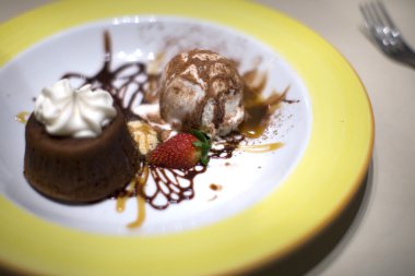 dondurma ve çikolata kek