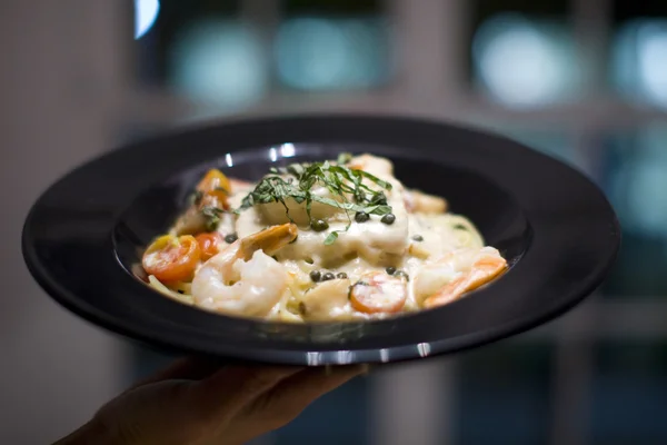 Creamy shrimp Fettuccine alfredo pasta dish — Stock Photo, Image