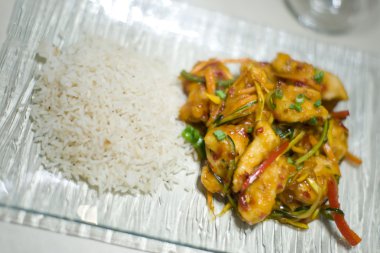 Baharatlı Szechuan biber tavuk kizartma