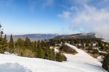 Moucherotte zirvesi ve radar anteni, Vercors massif (Isere, Fransa)