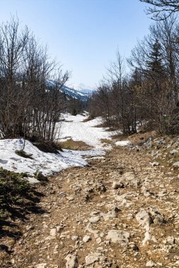 Vercors Massif 'teki Grande Moucherolle dağının puslu manzarası (Isere, Fransa)