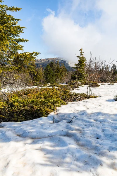 Moucherotte zirvesi ve radar anteni, Vercors massif (Isere, Fransa)