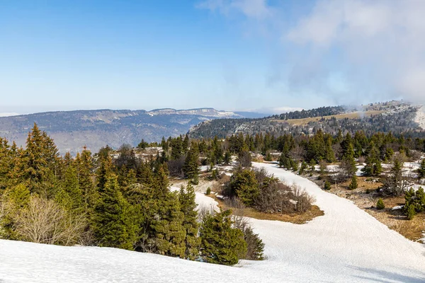 Moucherotte zirvesi ve radar anteni, Vercors massif (Isere, Fransa)