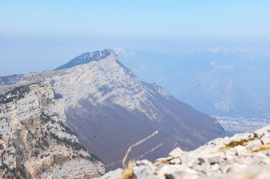 Moucherotte 'nin zirvesi ve radar anteni Vercors' taki Pic Saint-Michel 'den (Isere, Fransa)