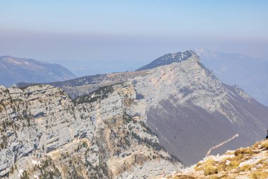 Moucherotte 'nin zirvesi ve radar anteni Vercors' taki Pic Saint-Michel 'den (Isere, Fransa)