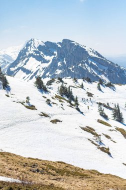 Lans-en-Vercors 'taki Pic Saint-Michel zirvesinden çevre manzaraya bakın.