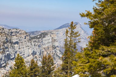 Moucherotte 'nin zirvesi ve radar anteni Vercors' taki Pic Saint-Michel 'den (Isere, Fransa)