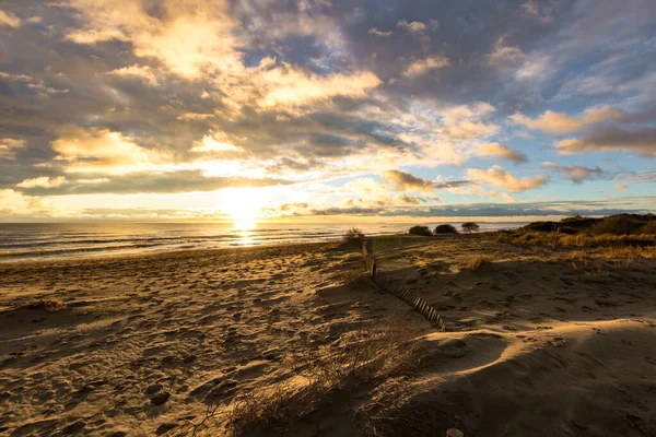Espiguette Sahili üzerinde gün batımı (Occitanie, Fransa)