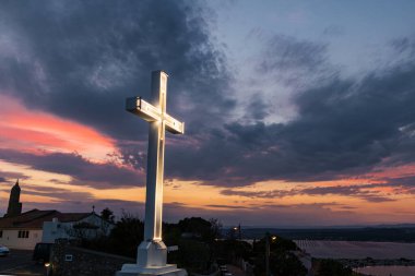 Saint-Clair 'in tepesinde gün batımı (Occitanie, Fransa)