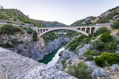 Hrault geçitlerinin manzarası (Occitanie, Fransa)