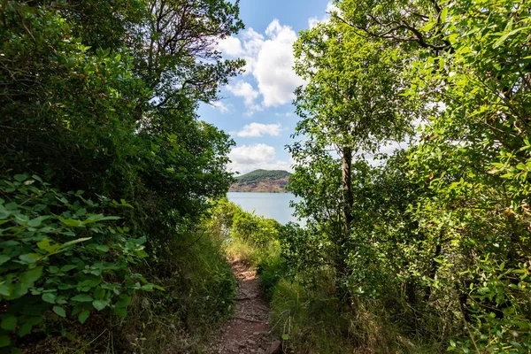 Landschap Van Rode Rotsen Van Het Salagoumeer Occitanie Frankrijk — Stockfoto