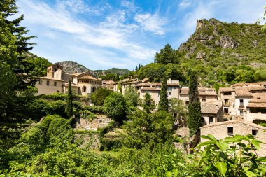 Gellone Abbey Saint-Guilhem-le-Desert ortaçağ köyünde (Occitanie, Fransa)