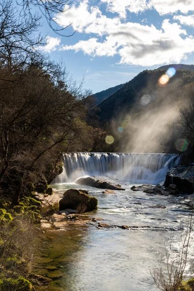 Wodospad Vis Pod Koniec Zimy Długiej Ekspozycji Occitanie Francja — Zdjęcie stockowe